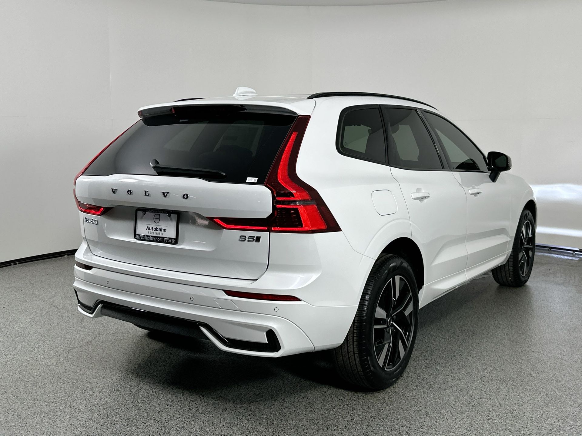 2026 Volvo XC60 B5 Core photo 4