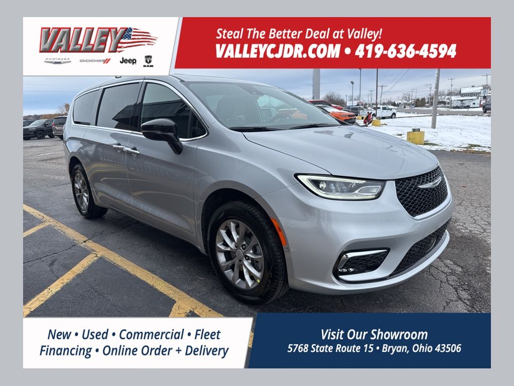 2026 Chrysler Pacifica Limited's photo