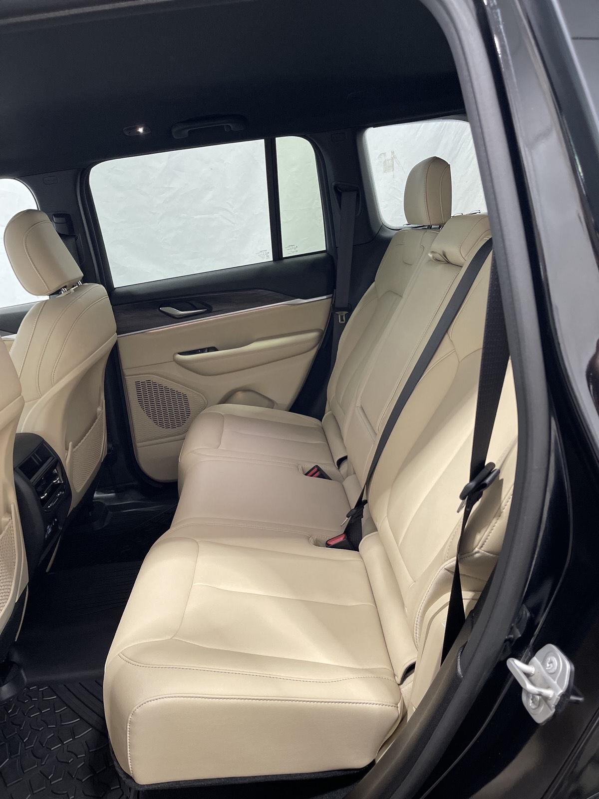 2023 Jeep Grand Cherokee Limited photo 12