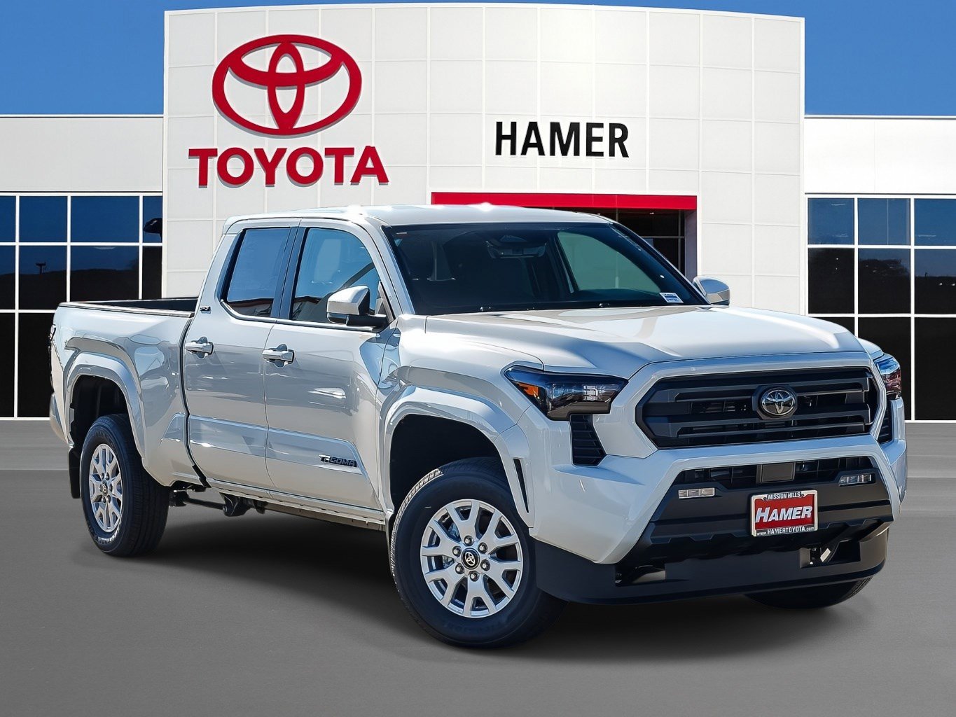 2025 Toyota Tacoma SR5's photo