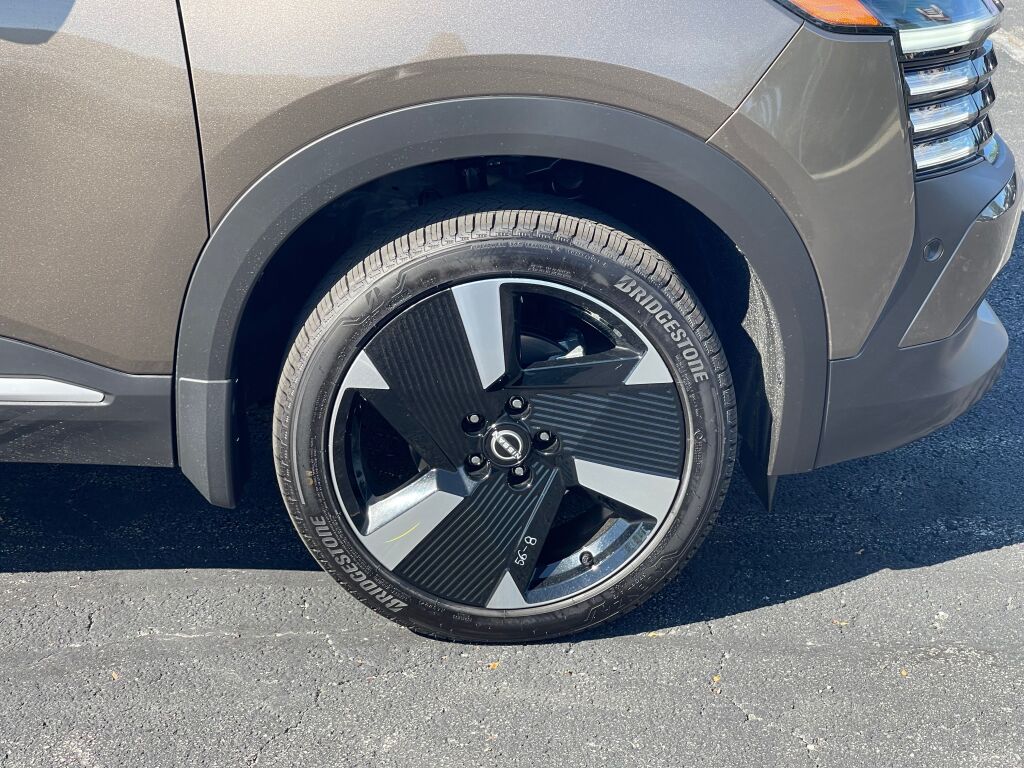 2026 Nissan Kicks SR photo 17