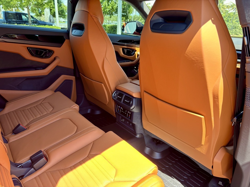 2025 Lamborghini Urus SE photo 23