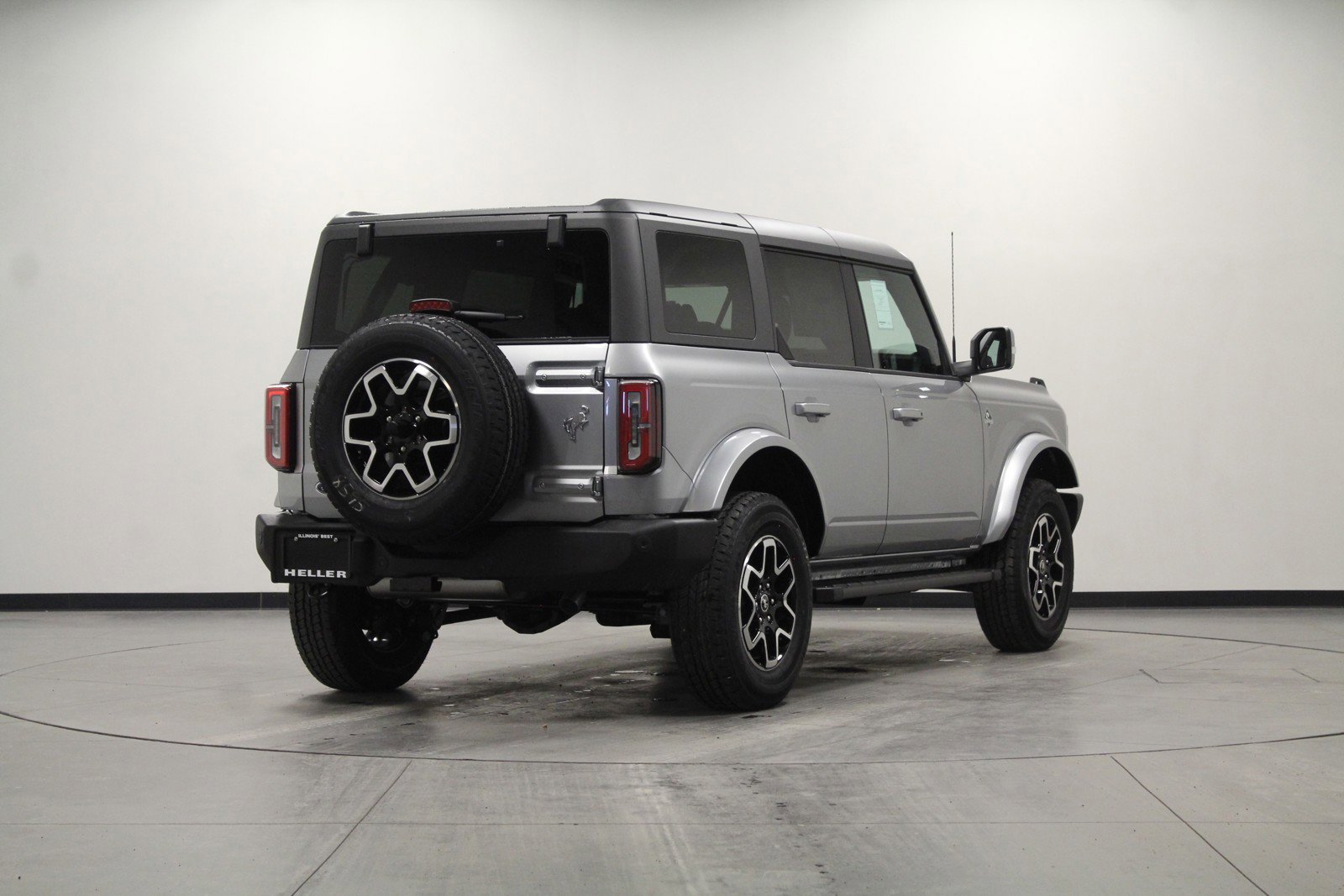 2024 Ford Bronco Outer Banks photo 3