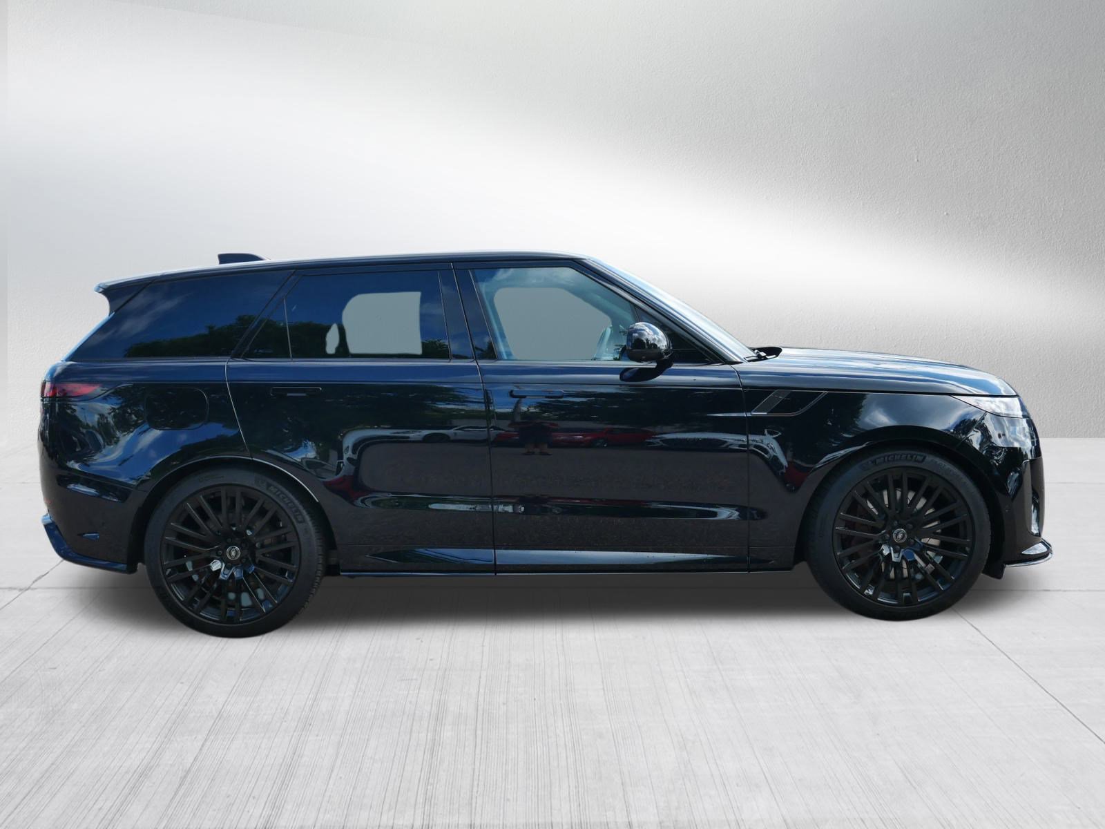 2025 Land Rover Range Rover Sport photo 3