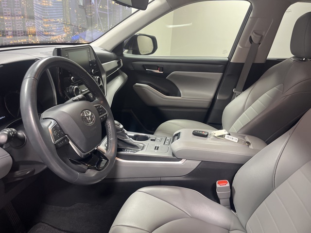 2021 Toyota Highlander XLE photo 8