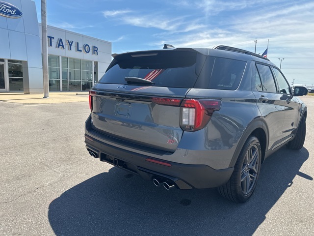2025 Ford Explorer ST photo 14