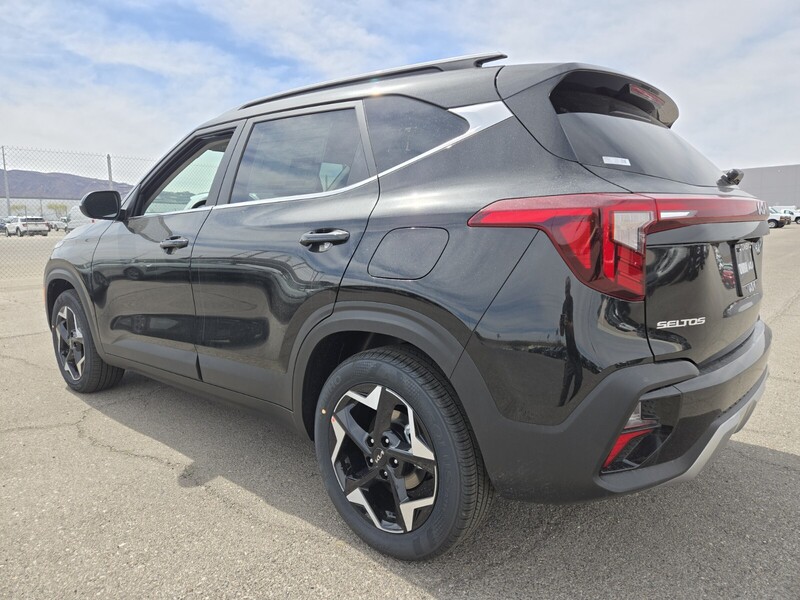 2025 Kia Seltos EX photo 4