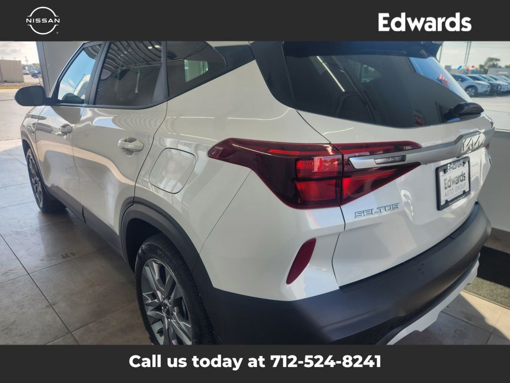 2023 Kia Seltos LX photo 5