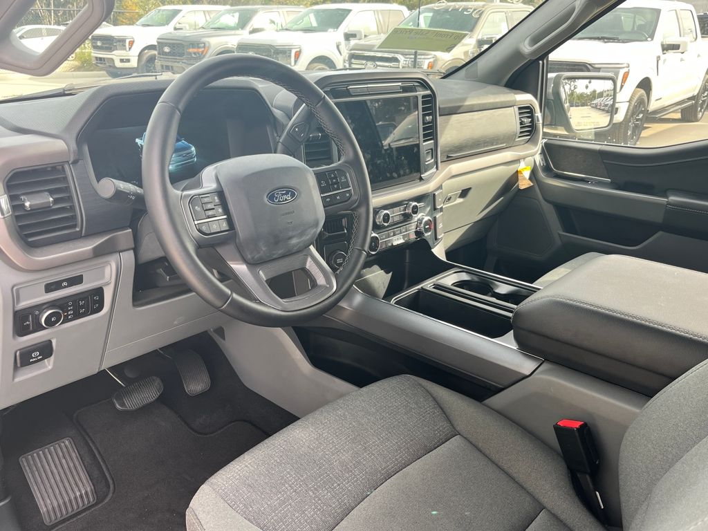 2025 Ford F-150 XLT photo 3