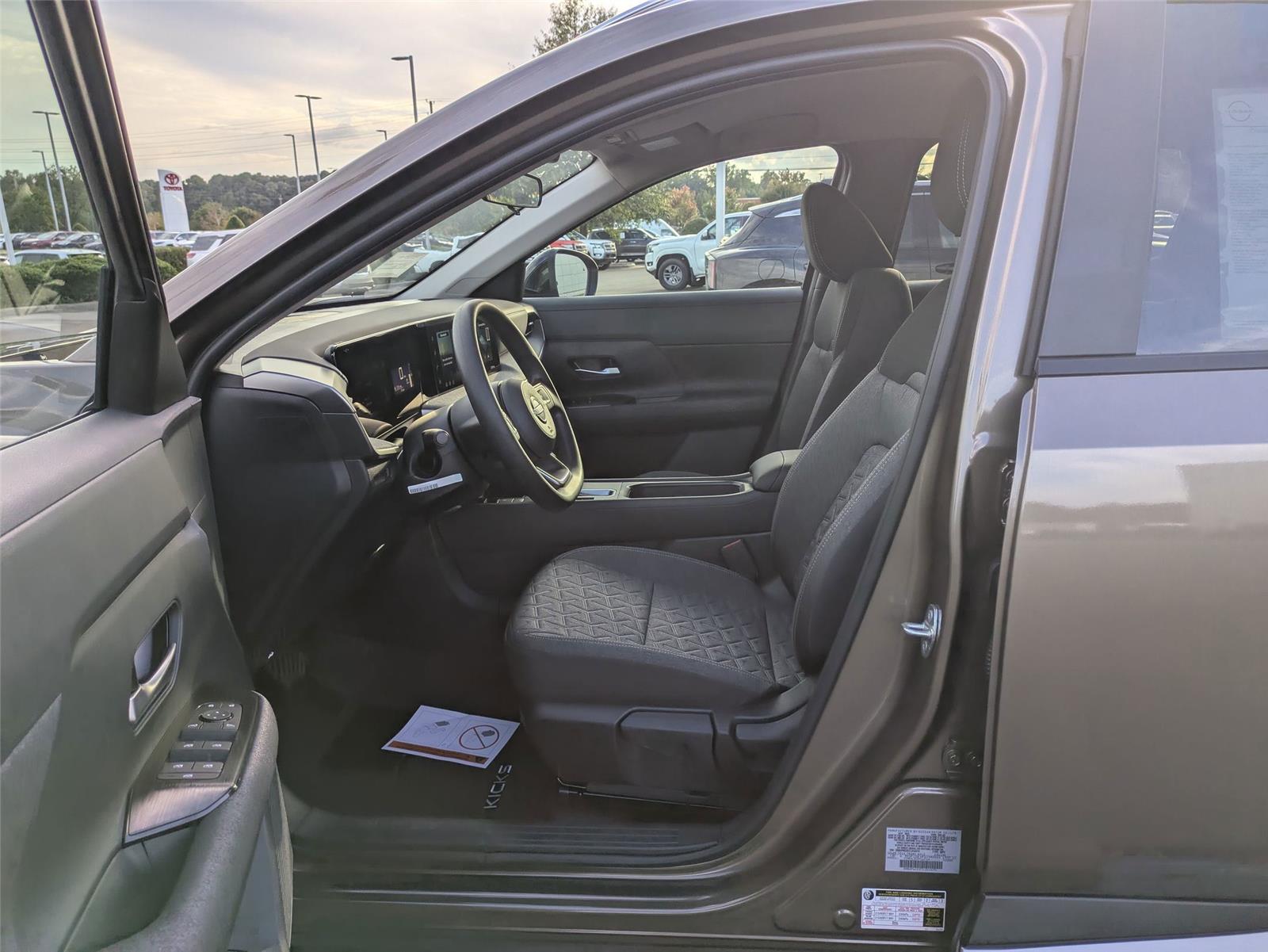 2026 Nissan Kicks SV photo 12