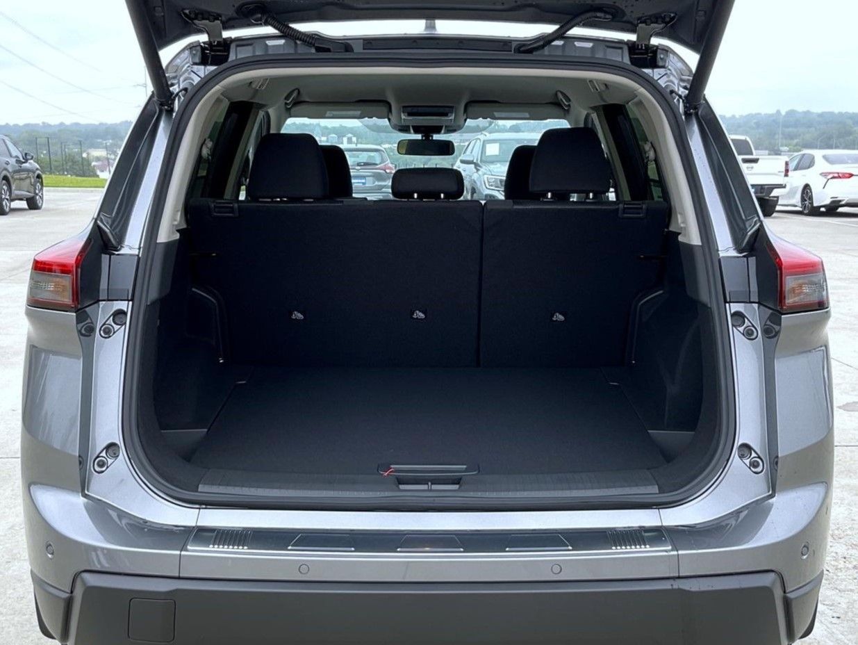 2026 Nissan Rogue SV photo 4