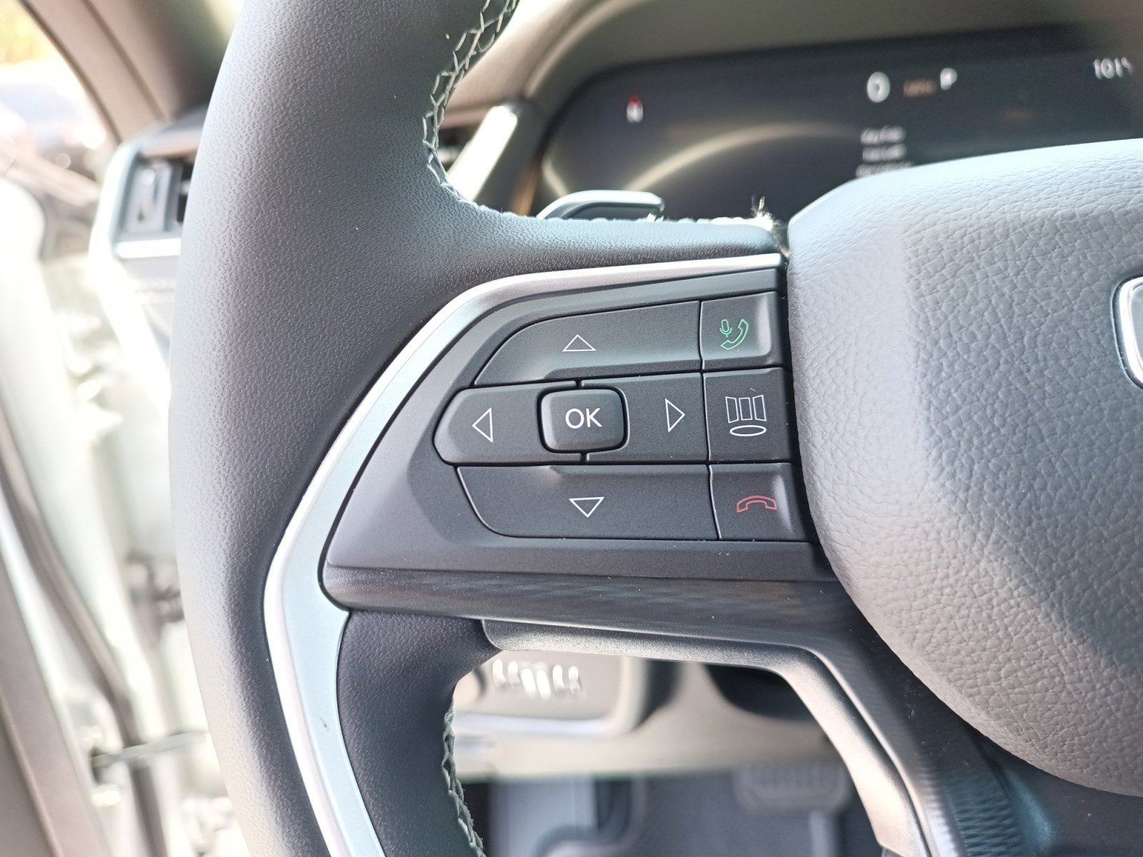 2025 Jeep Grand Cherokee Laredo Altitude photo 17