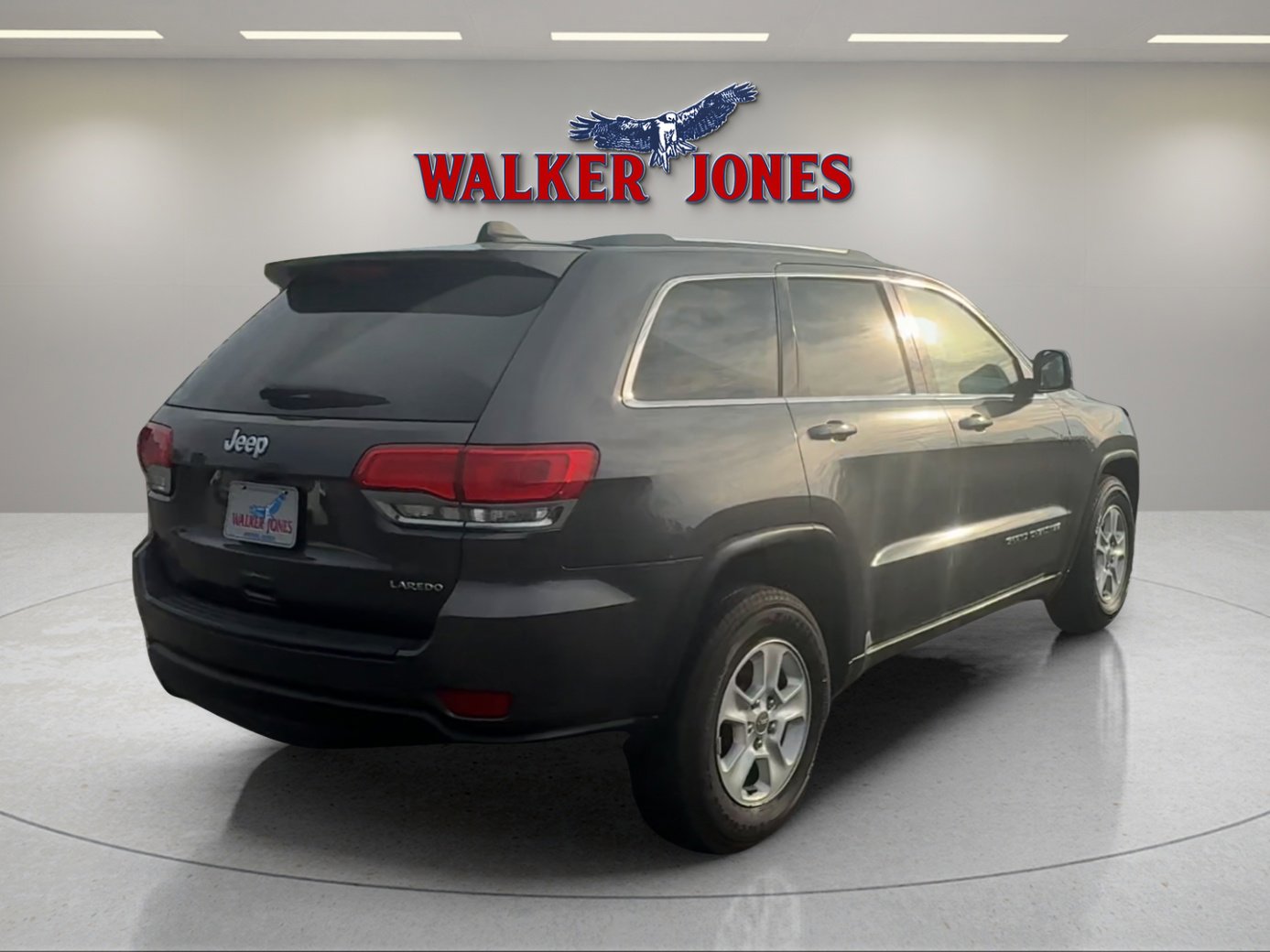 2017 Jeep Grand Cherokee Laredo photo 3