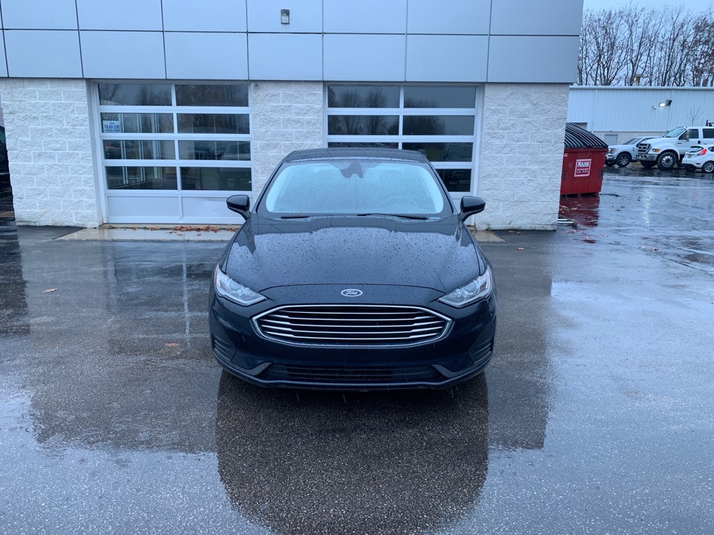 2020 Ford Fusion SE photo 2