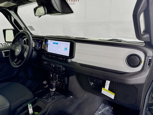 2025 Jeep Wrangler photo 25