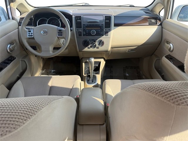 2011 Nissan Versa SL photo 11