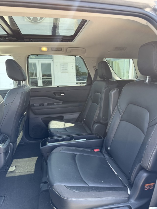 2024 Nissan Pathfinder SL photo 24
