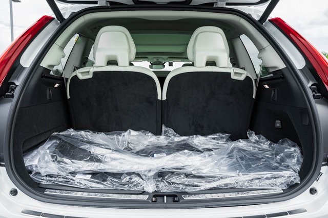 2025 Volvo XC90 T8 photo 6