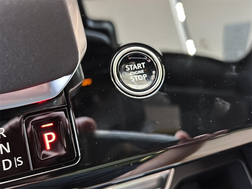 2025 Land Rover Range Rover Sport SE photo 10