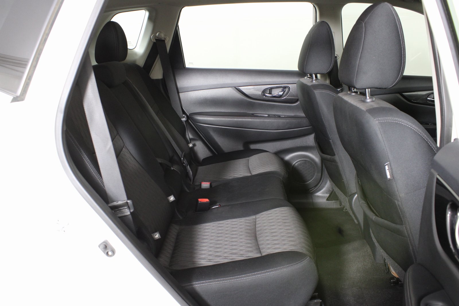 2017 Nissan Rogue SV photo 10