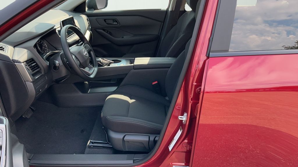 2026 Nissan Rogue S photo 8