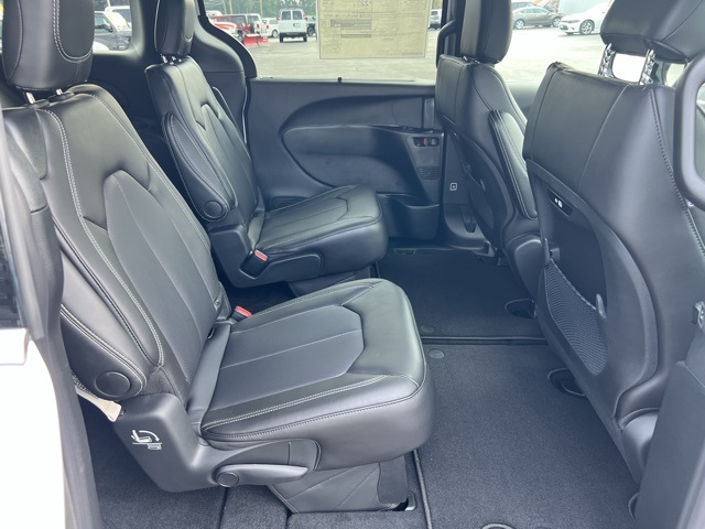 2026 Chrysler Pacifica photo 15