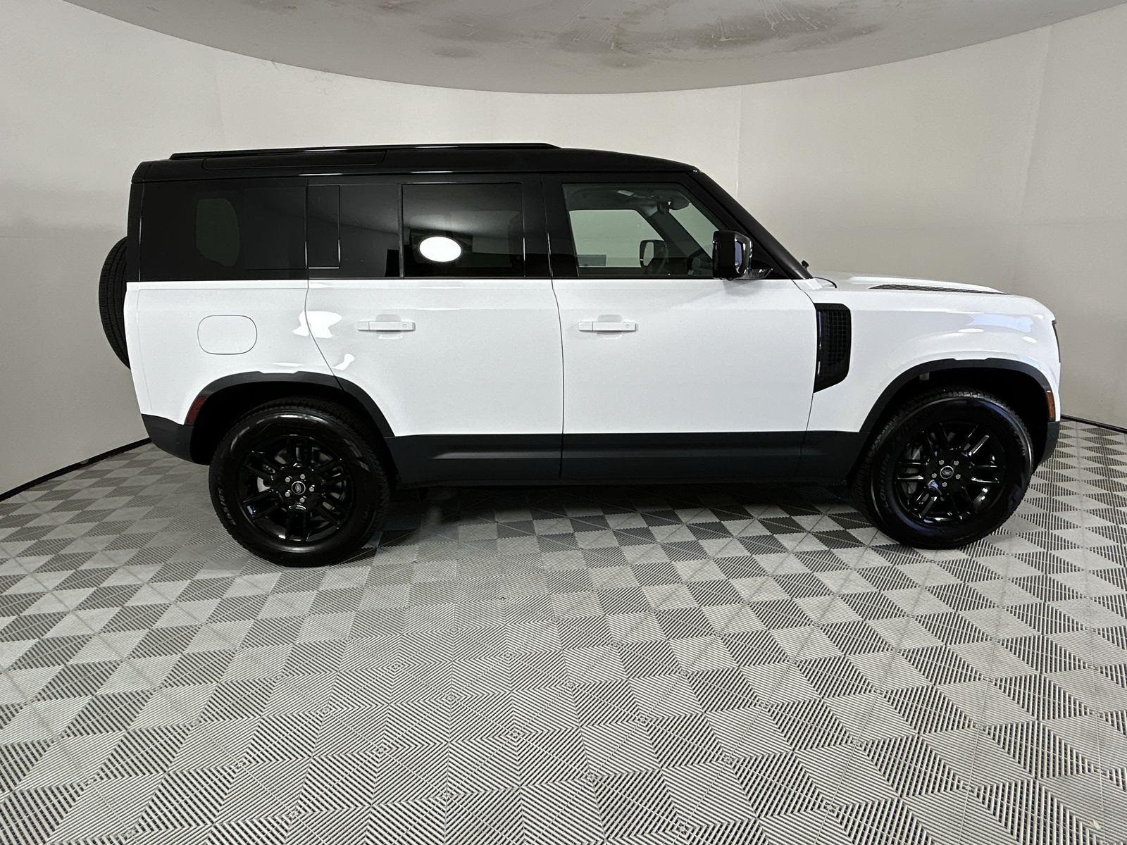2025 Land Rover Defender 110 S photo 6
