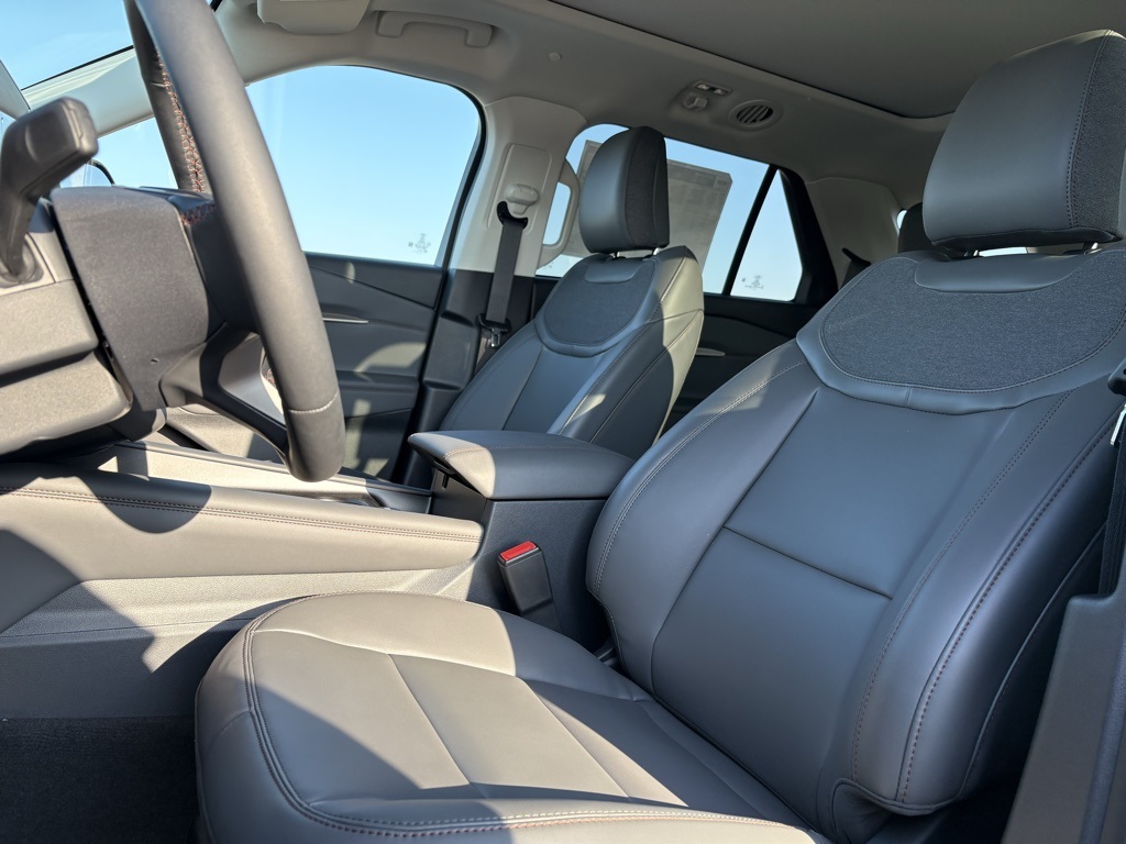 2025 Ford Explorer photo 18