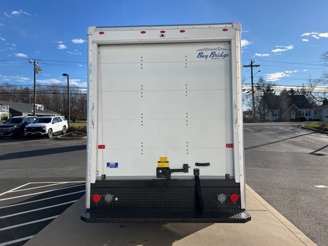 2024 Chevrolet Express Cutaway 3500 photo 4