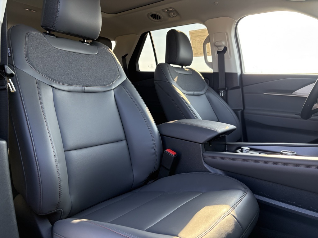 2025 Ford Explorer photo 27