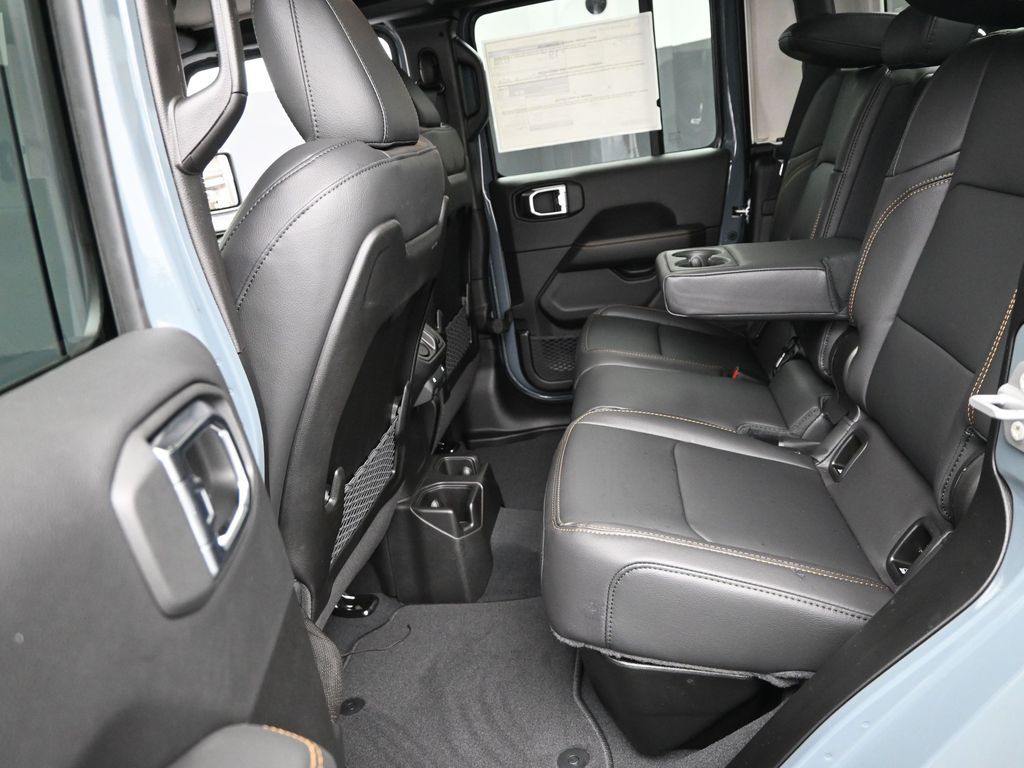 2025 Jeep Gladiator Sport photo 8