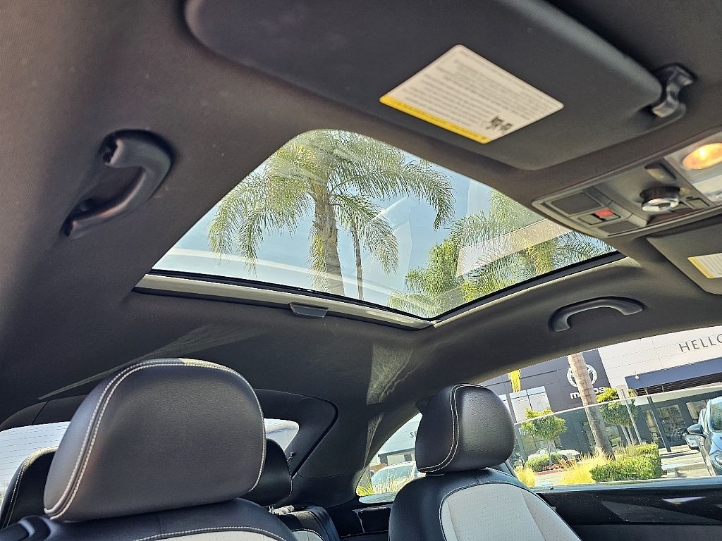 2018 Volkswagen Beetle SE photo 13