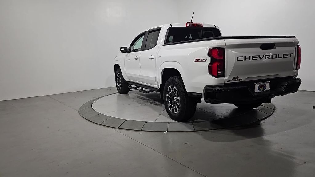 2024 Chevrolet Colorado Z71 photo 3