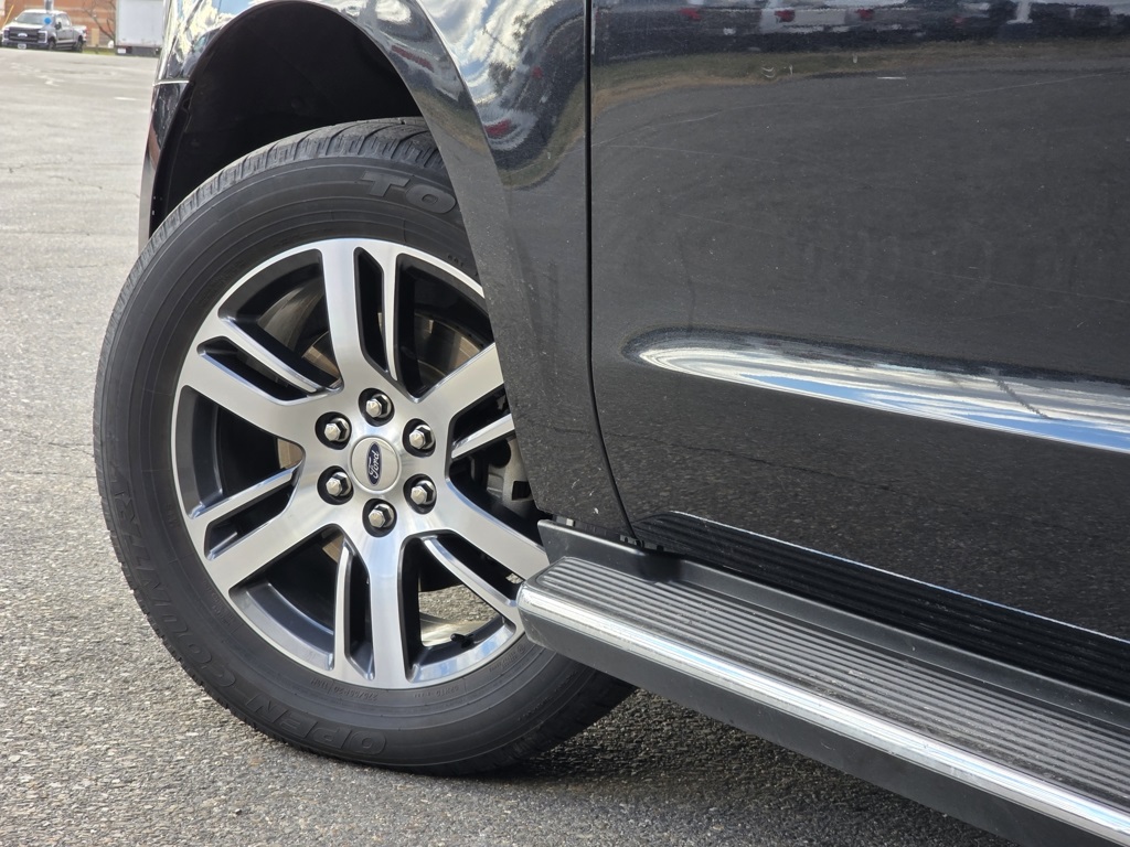 2023 Ford Expedition MAX Limited photo 3