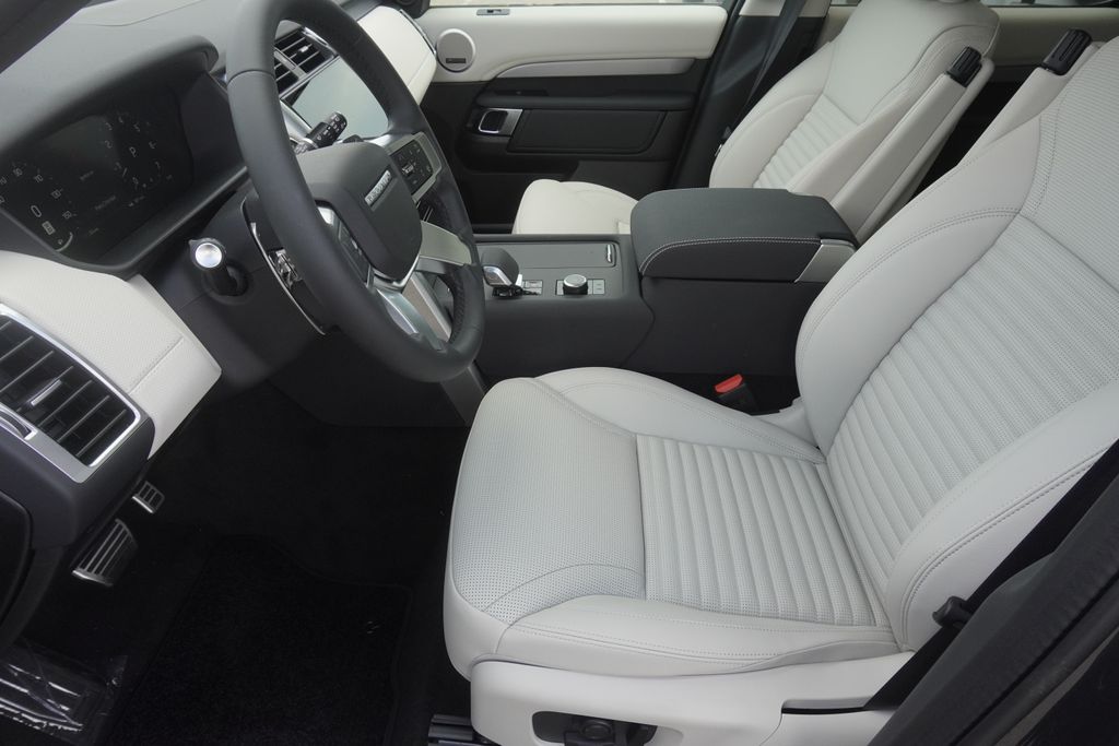 2025 Land Rover Discovery SE photo 17