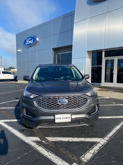 2024 Ford Edge SEL photo 2