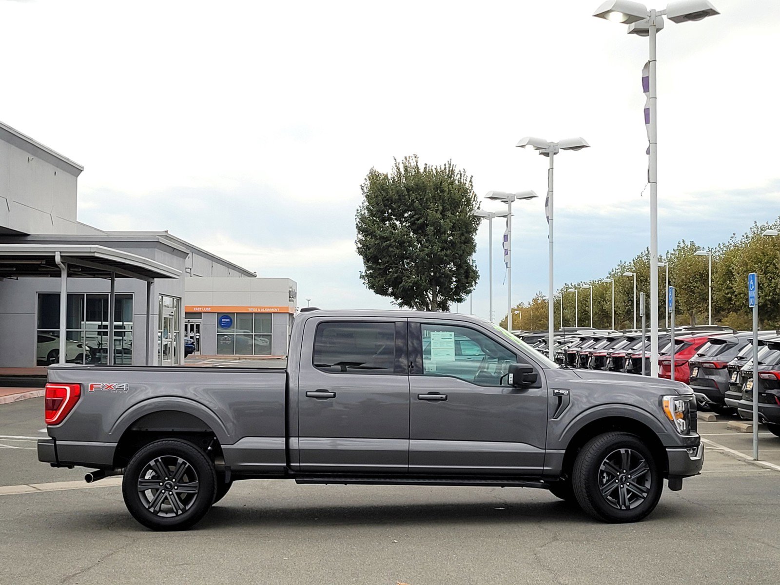 2023 Ford F-150 XLT photo 3