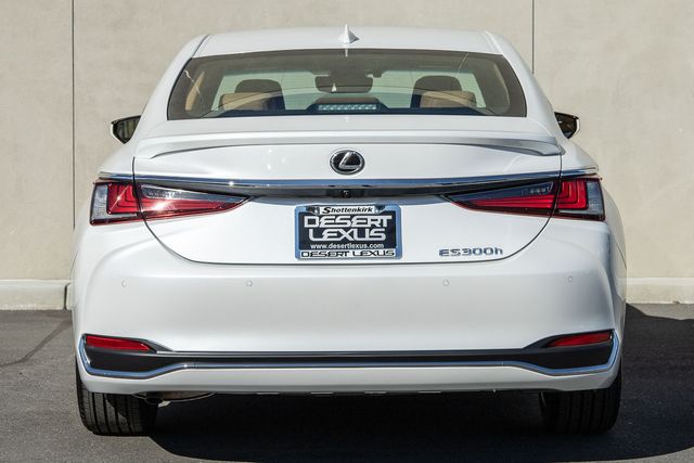 2025 Lexus ES 300h photo 4