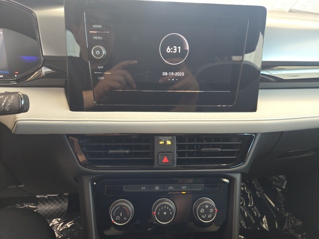 2025 Volkswagen Taos S photo 17