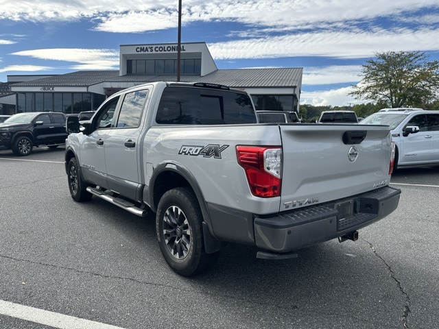 2018 Nissan Titan PRO-4X photo 3