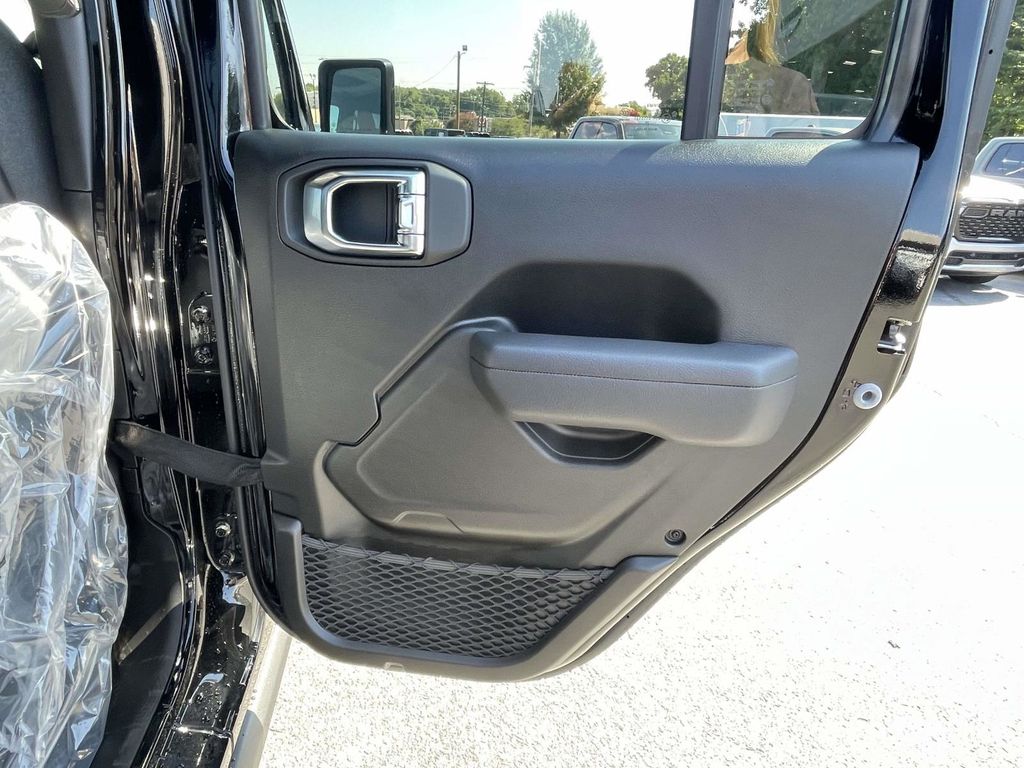 2025 Jeep Gladiator Rubicon photo 15
