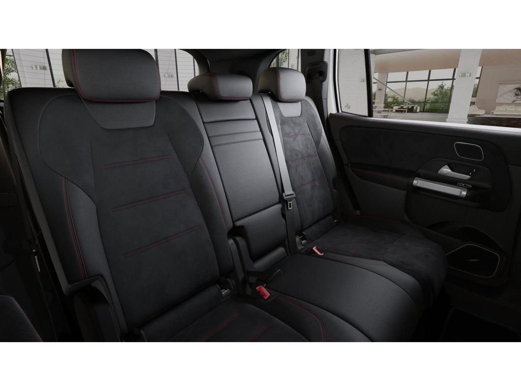 2025 Mercedes Benz GLB 250 4MATIC photo 5
