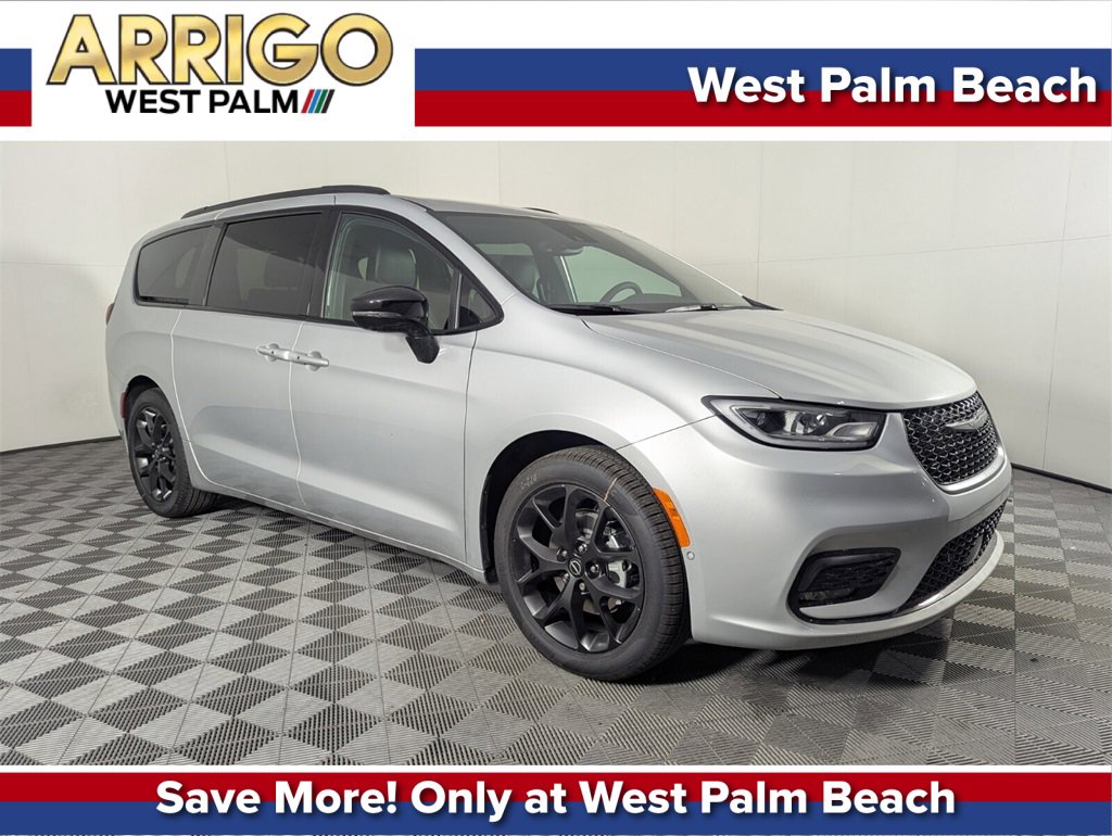 2026 Chrysler Pacifica Select's photo