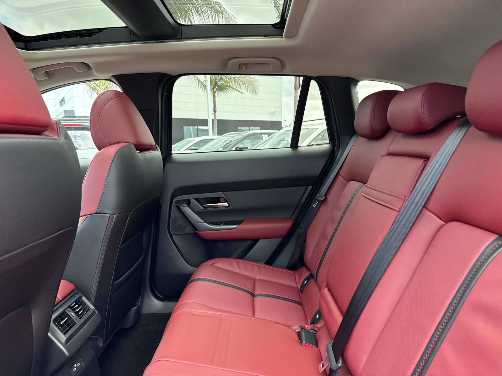 2025 Mazda CX-50 Premium Plus photo 7