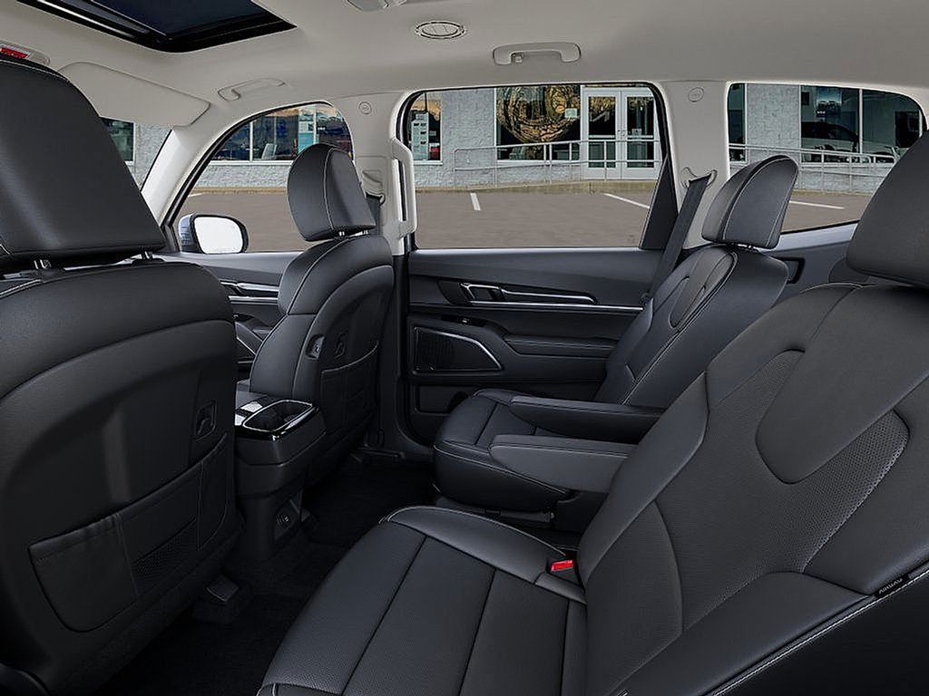 2025 Kia Telluride S photo 17