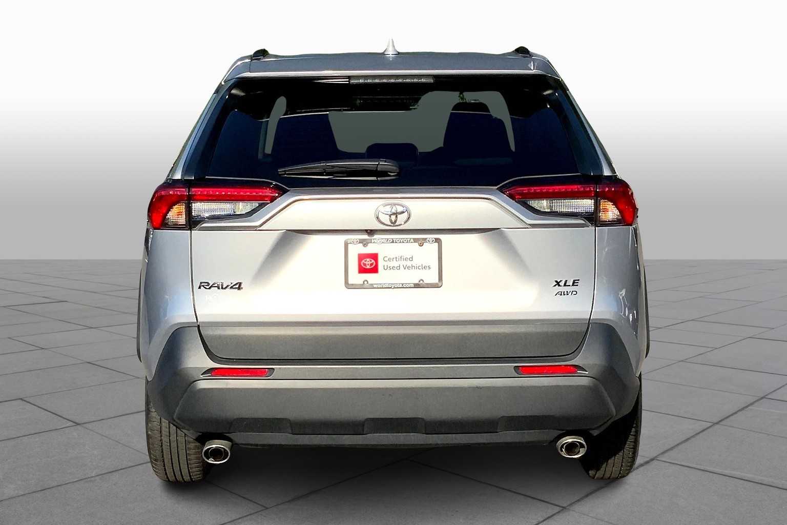 2024 Toyota RAV4 XLE photo 4