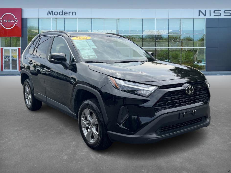 2023 Toyota RAV4 XLE photo 3