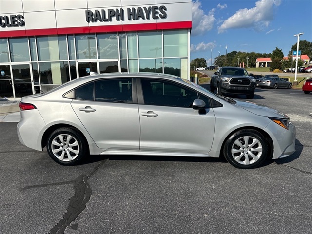 2024 Toyota Corolla LE photo 2