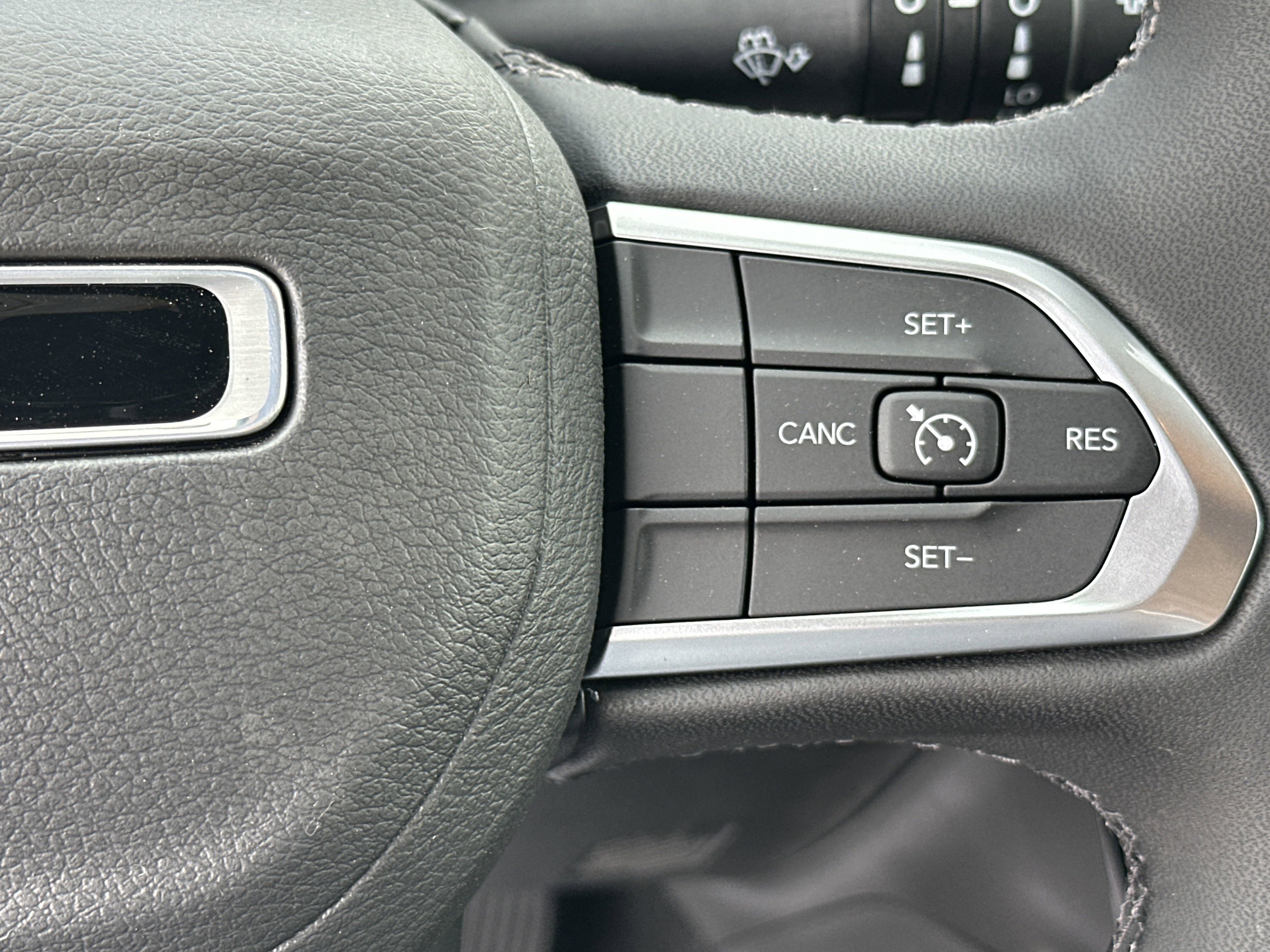 2025 Jeep Compass Latitude photo 4