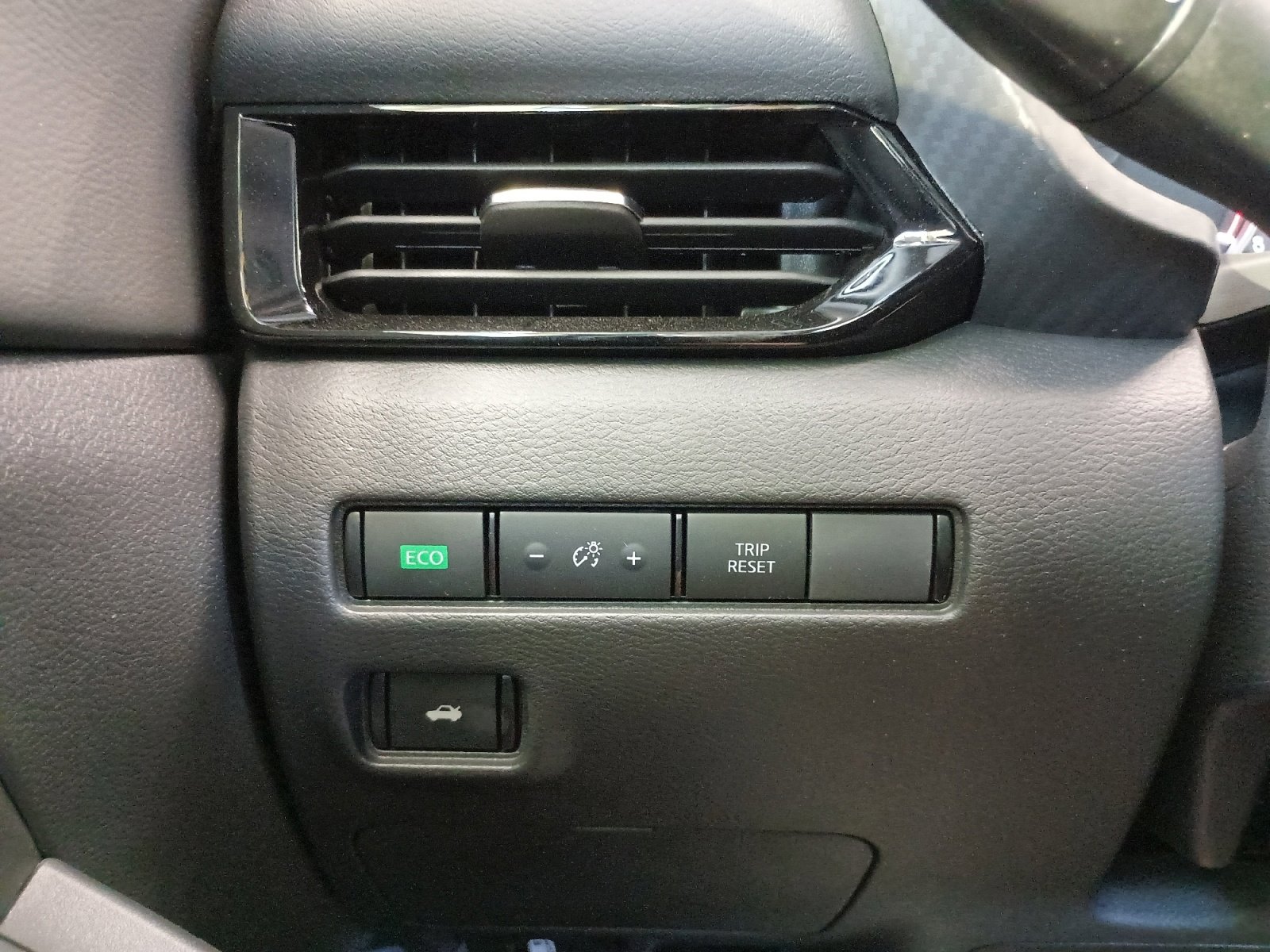 2025 Nissan Sentra SV photo 18